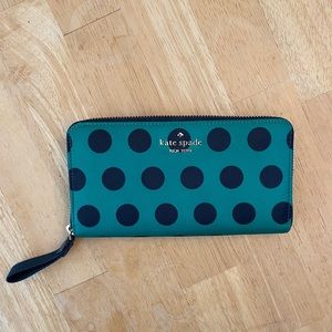 Kate Spade Chelsea delightful dot wallet. Green and Navy. Used once.